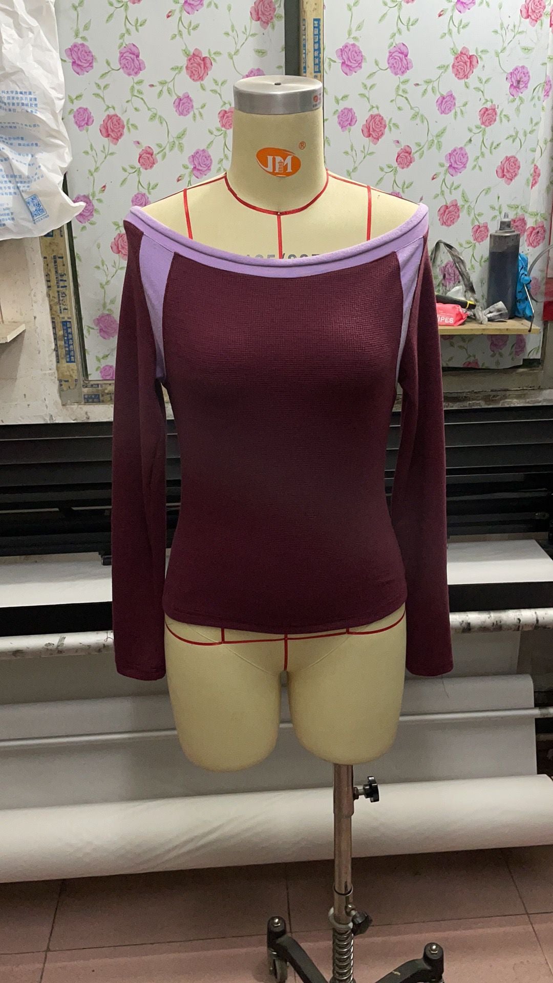 Autumn And Winter New Line Neck Contrast Long Sleeve T-Shirt
